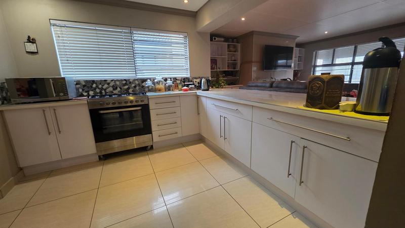 3 Bedroom Property for Sale in Reebok Western Cape